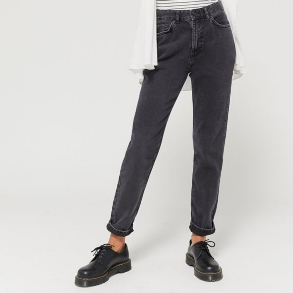 BDG‎ High Rise Mom Jeans Washed Black Faded
